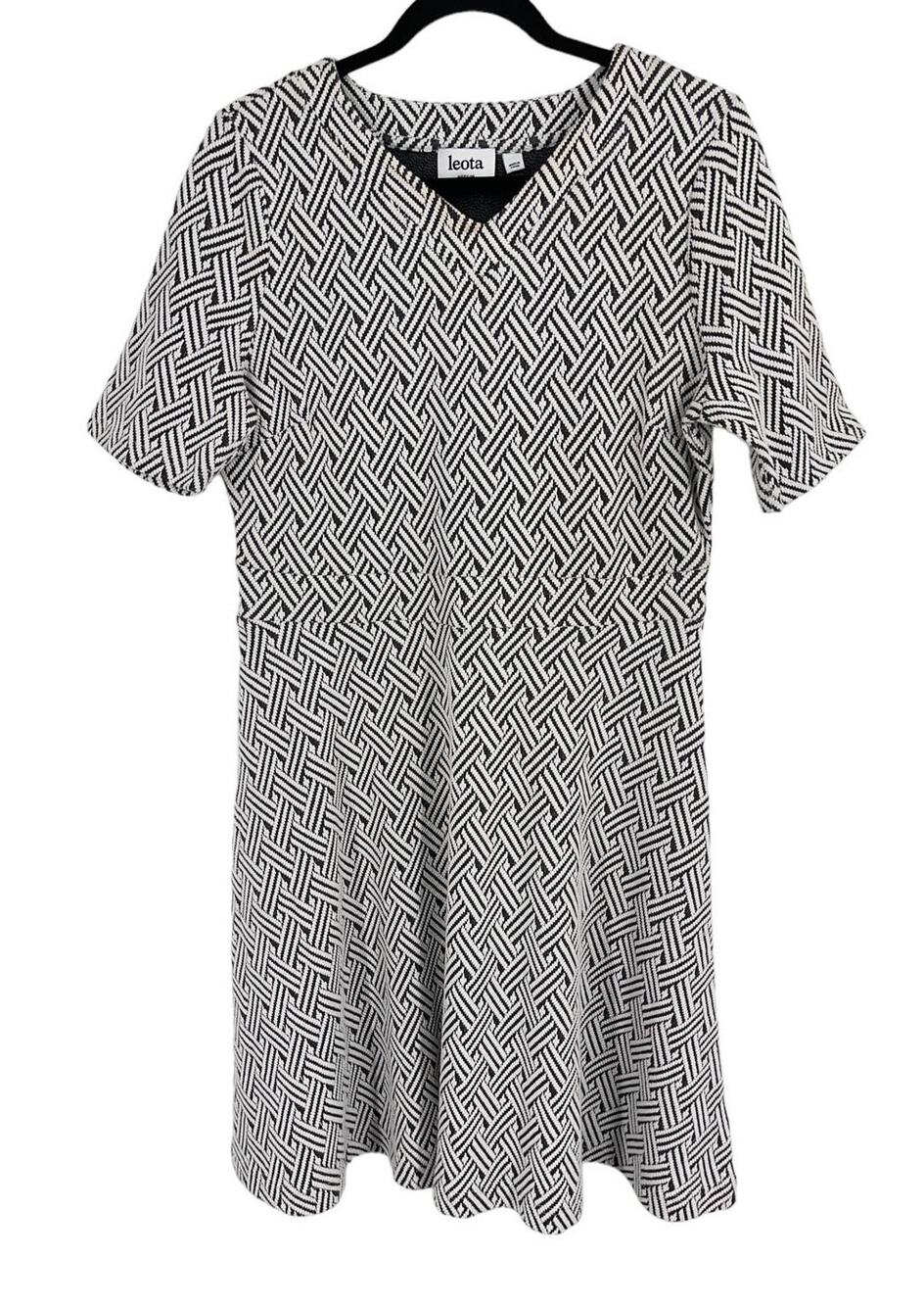 Leota Dress pullover short sleeve textured gray white Medium M